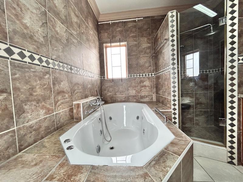 5 Bedroom Property for Sale in Birdwood Estate North West